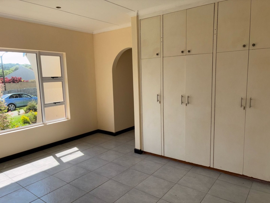 5 Bedroom Property for Sale in Beacon Bay North Eastern Cape